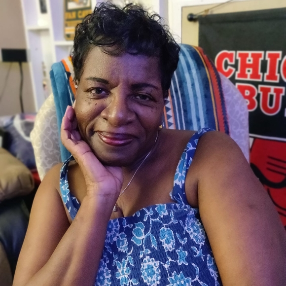 Meet your Posher, Carolyn - Picture 1 of 1